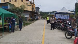 Peduli Korban Gempa, Warga Bersama Kepolisian Polsek Mambi Serta TNI Sediakan Dapur Umum Bagi Pelintas