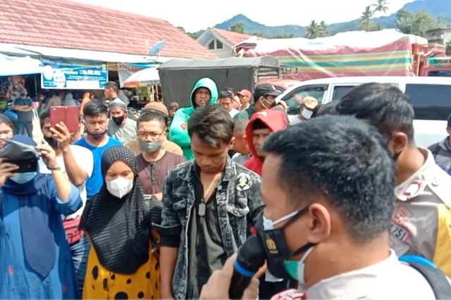 Tolak Gerai Vaksinasi di Halaman Pasar Mambi, Sejumlah Pedagang Lakukan Aksi