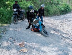 Jalan Penghubung Desa Lombang Malunda Rusak Parah