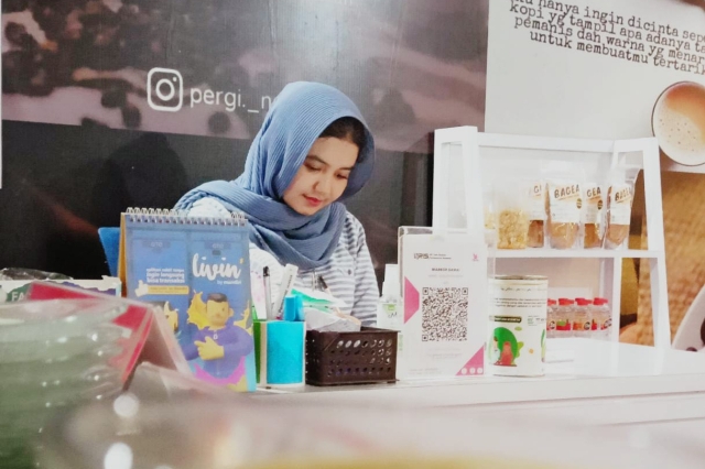 Kisah Inspiratif Wanita Berparas Cantik Dan Warung Kopinya Di Mamuju