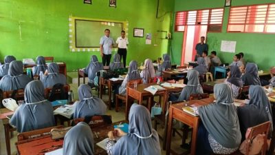 Satresnarkoba Polres Sidrap Berikan Binluh Kepada Pelajar Melalui Police Go To School