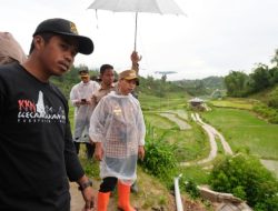 Terjun langsung kunjungi Korban Banjir, Pj Bupati Mamasa: Mesti bahu membahu membantu saudara kita