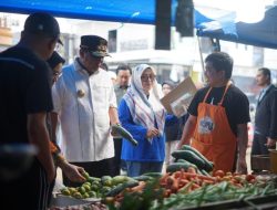 Pastikan Inflasi Terkendali, Pj Bahtiar Temui Pedagang Pasar Mamuju