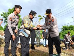 Peringatan Hari Bhayangkara ke-78, Tanam Pohon Sukun Di PJR Polda Sulbar